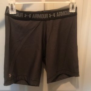 NWOT UnderArmour heat gear compression shorts